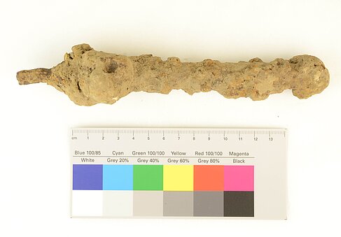 Stangenförmiges Eisenwerkzeug 1342 vor der Bearbeitung