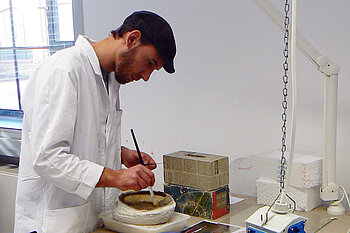 Student im Labor